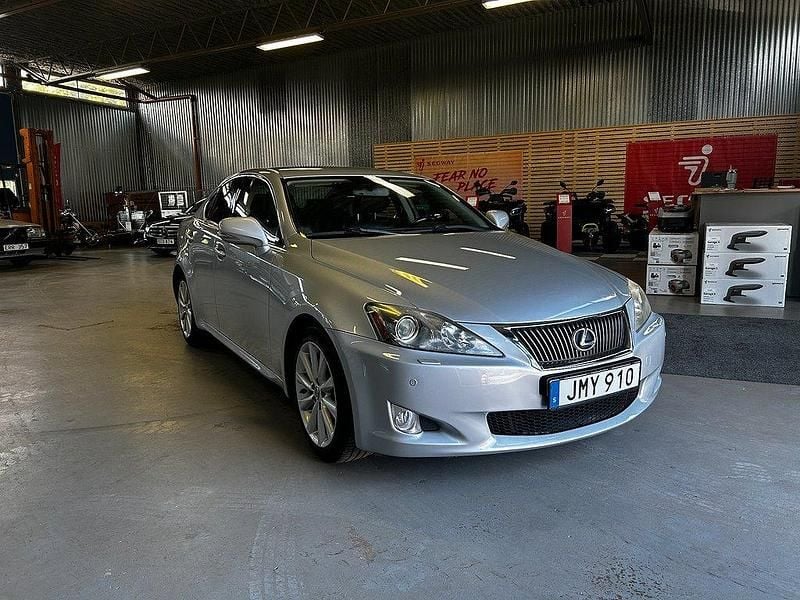 Silver Begagnad 2008 Lexus IS250 Luxury Line Sedan | 85 000 kr (Lite dyr) - Bild 1/4