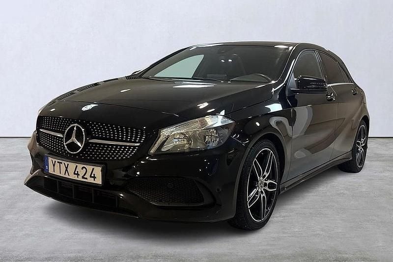 Svart Begagnad 2017 Mercedes A180 AMG line Halvkombi | 169 900 kr (Marknadspris) - Bild 1/4