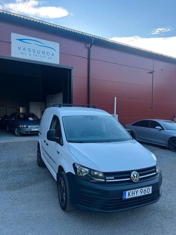 Vit Begagnad 2017 VW Caddy Minibuss | 109 900 kr (Bra pris) - Bild 1/4