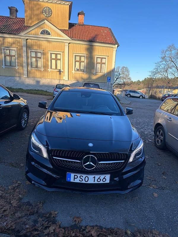 Begagnad 2015 Mercedes CLA220 Sedan | 159 900 kr (Marknadspris) - Bild 1/4