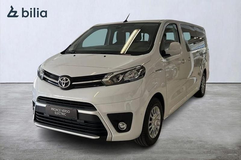 Vit Begagnad 2024 Toyota Proace Verso Kombi | 399 900 kr (Marknadspris) - Bild 1/4