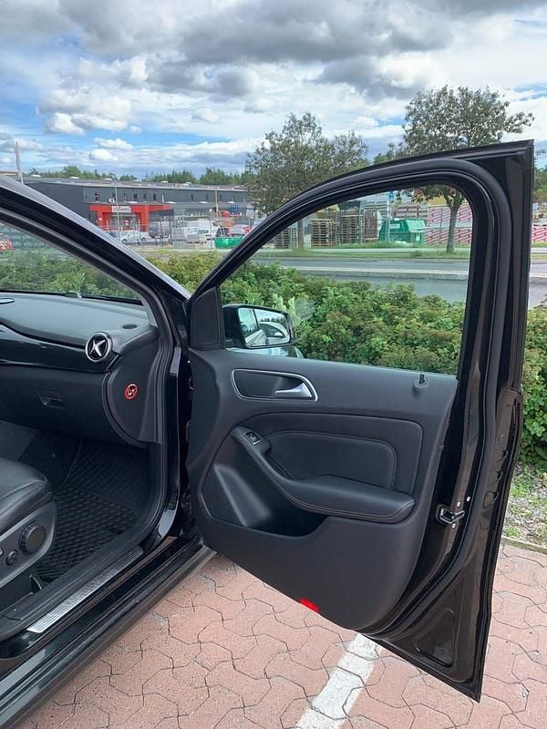 Begagnad Mercedes B200 156 HK (114 kW) 2014 Minibuss