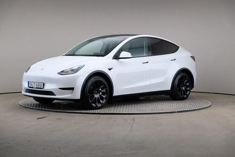 Vit Begagnad 2023 Tesla Model Y Standard Range SUV | 385 000 kr - Bild 1/4