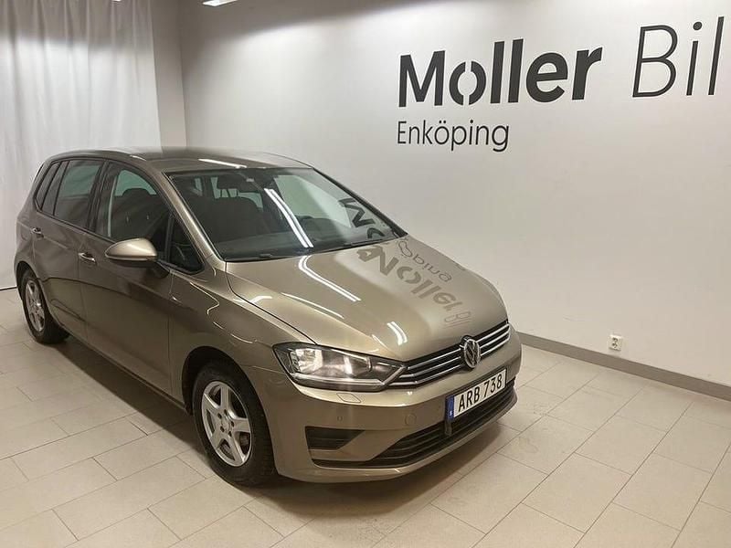 Pyramid gold metallic Begagnad 2016 VW Golf Sportsvan Minibuss | 89 000 kr - Bild 1/4