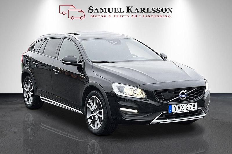 Svart Begagnad 2015 Volvo V60 CC Summum Kombi | 224 899 kr (Dyr) - Bild 1/4
