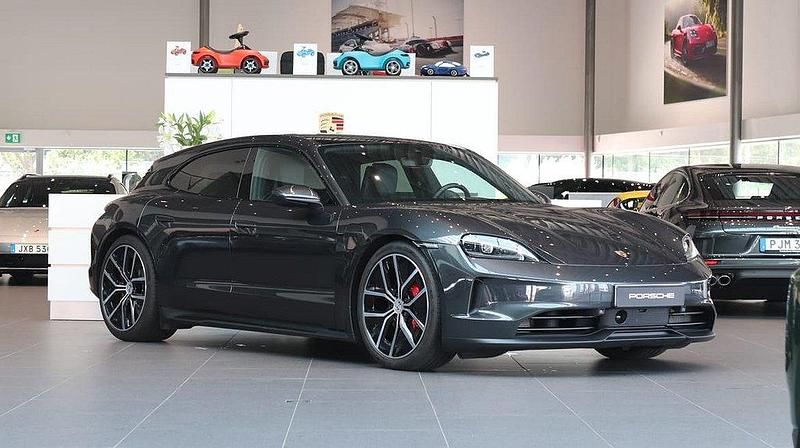 Mörkgrå Begagnad 2024 Porsche Taycan 4S Sport Turismo Sedan | 1 245 000 kr - Bild 1/4