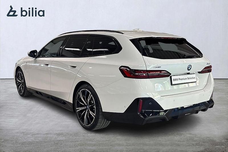 Begagnad BMW 530e M Sport 299 HK (219 kW) 2025 Vit Kombi