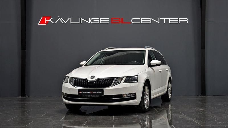 Vit Begagnad 2019 Skoda Octavia Style Kombi | 154 900 kr (Lite dyr) - Bild 1/4