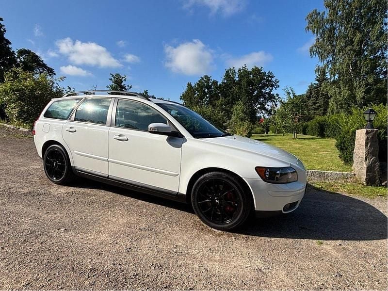 Vit Begagnad 2007 Volvo V50 Summum Kombi | 52 500 kr (Lite dyr) - Bild 1/4