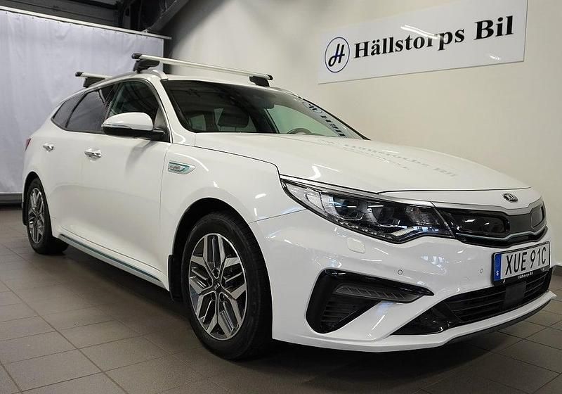 Vit Begagnad 2020 Kia Optima Hybrid Sport Sedan | 219 900 kr (Marknadspris) - Bild 1/4