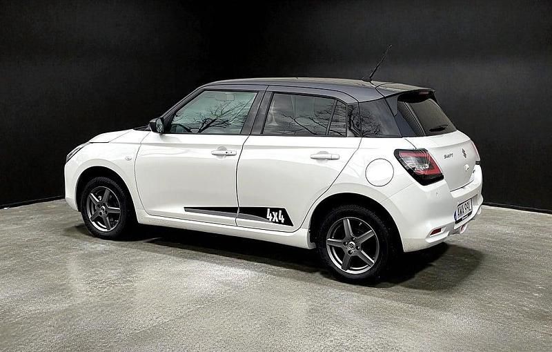 Begagnad Suzuki Swift 83 HK (61 kW) 2024 Vit Halvkombi