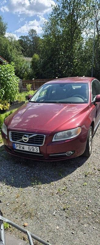 Röd Begagnad 2010 Volvo S80 Momentum Sedan | 45 000 kr (Lite dyr) - Bild 1/4