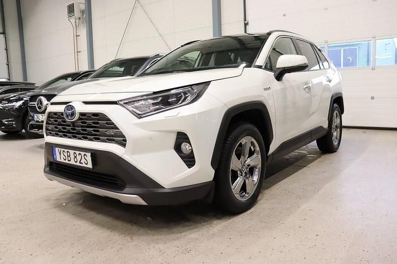 Vit Begagnad 2020 Toyota RAV4 Hybrid Executive SUV | 329 400 kr (Marknadspris) - Bild 1/4