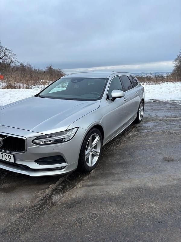 Begagnad Volvo V90 Momentum 190 HK (139 kW) 2019 Kombi
