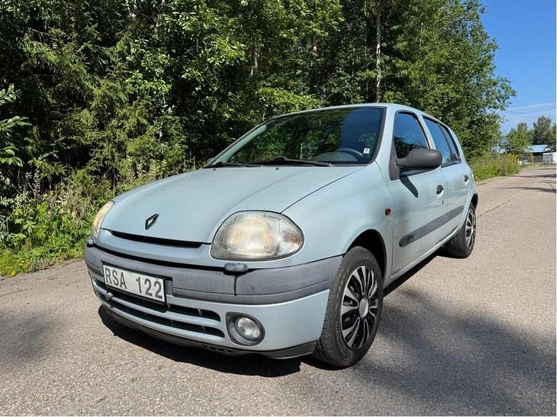 Grå Begagnad 2000 Renault Clio II Halvkombi | 18 000 kr (Lite dyr) - Bild 1/4