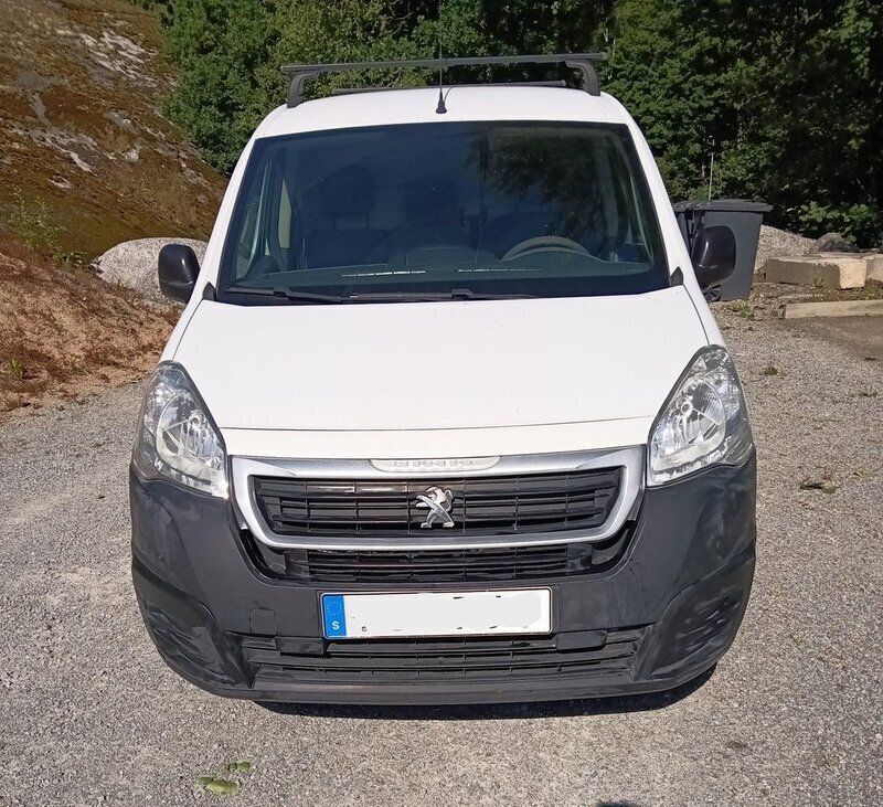 Vit Begagnad 2016 Peugeot Partner Minibuss | 75 000 kr (Bra pris) - Bild 1/4