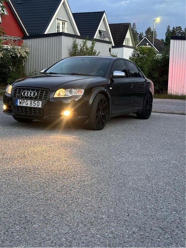 Svart Begagnad 2005 Audi S4 Sport Sedan | 105 000 kr (Superpris) - Bild 1/4