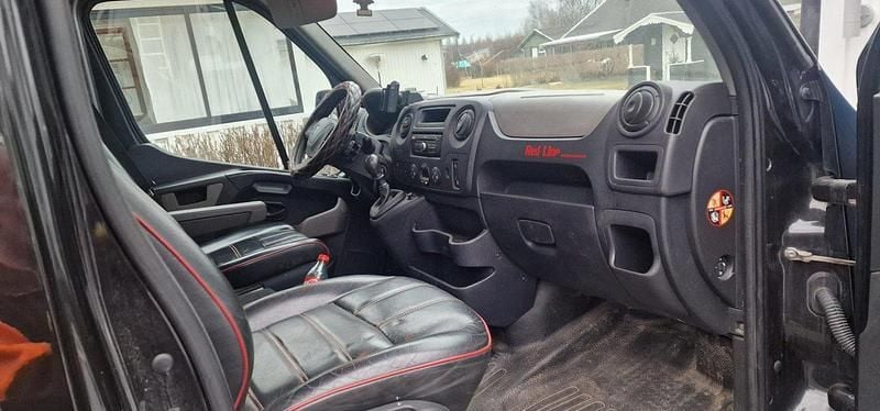 Svart Begagnad 2016 Renault Master Van | 90 000 kr (Superpris) - Bild 1/4