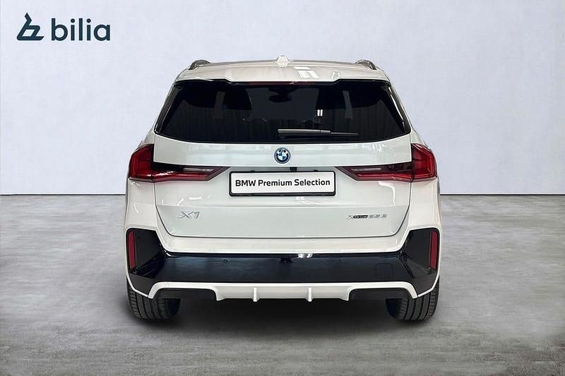 Begagnad BMW X1 M Sport 245 HK (180 kW) 2025 Mineralvit metallic SUV