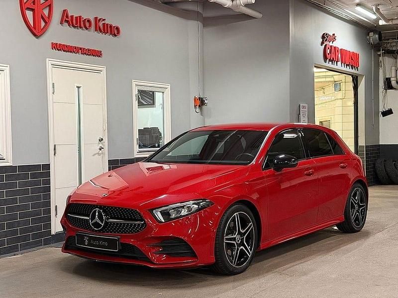 Röd Begagnad 2019 Mercedes A180 AMG Halvkombi | 269 000 kr (Lite dyr) - Bild 1/4