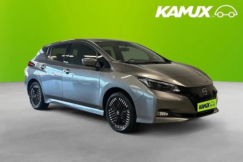 Silver/grå Begagnad 2022 Nissan Leaf N-Connecta Halvkombi | 249 700 kr (Marknadspris) - Bild 1/4