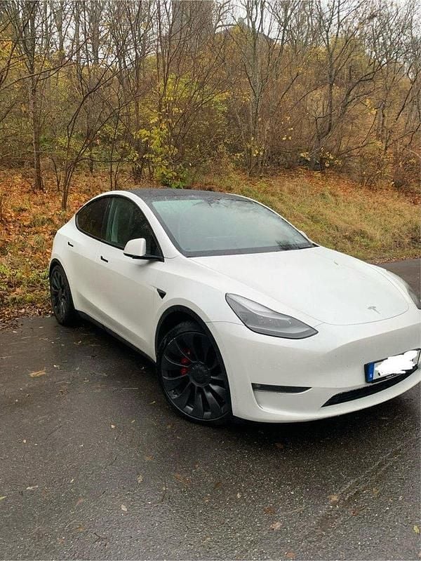 Begagnad 2023 Tesla Model Y Performance SUV | 383 500 kr (Superpris) - Bild 1/4