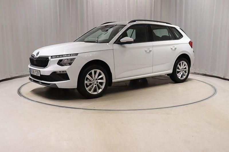 Vit Begagnad 2024 Skoda Kamiq SUV | 258 900 kr (Marknadspris) - Bild 1/4