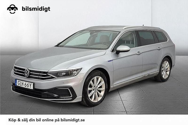 Silver Begagnad 2022 VW Passat GTE Kombi | 338 900 kr (Marknadspris) - Bild 1/3