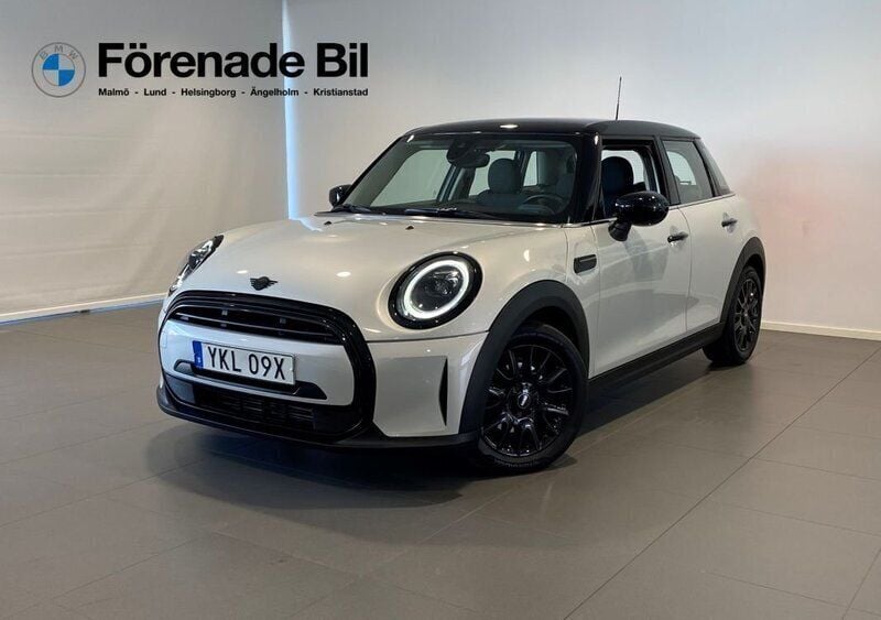 Silver Begagnad 2022 Mini Cooper Halvkombi | 249 000 kr (Marknadspris) - Bild 1/4