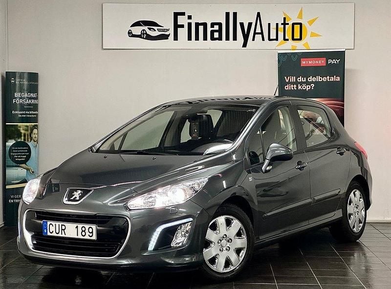 Mörkgrå Begagnad 2013 Peugeot 308 Halvkombi | 99 800 kr (Marknadspris) - Bild 1/4