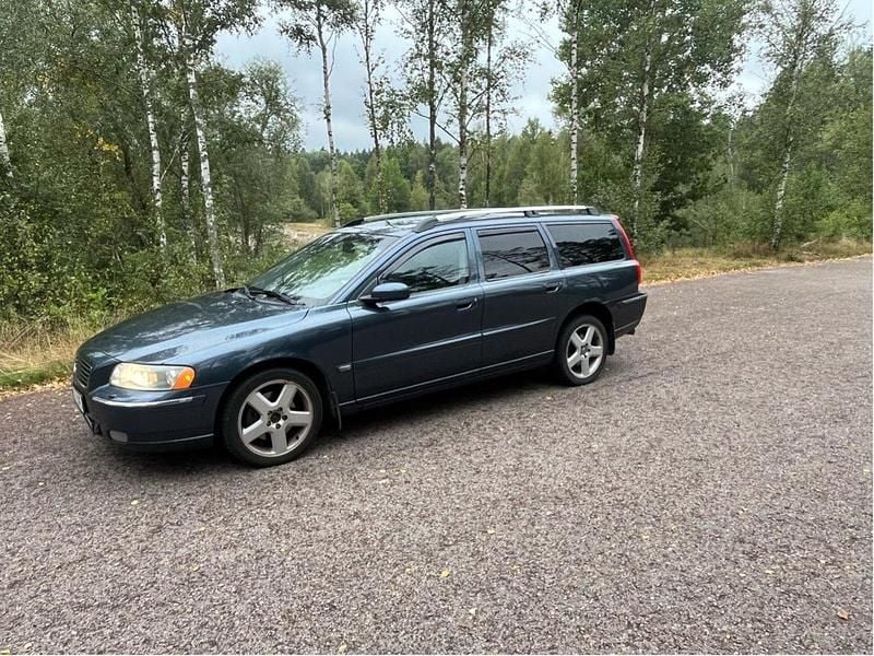 Blå Begagnad 2005 Volvo V70 Summum Kombi | 28 000 kr (Bra pris) - Bild 1/4