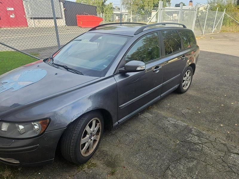 Grå Begagnad 2007 Volvo V50 Kinetic Kombi | 8 500 kr (Bra pris) - Bild 1/4