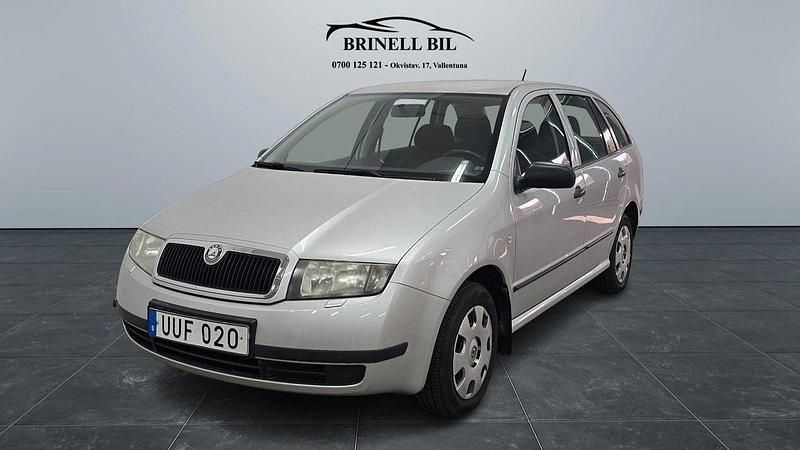 Begagnad Skoda Fabia 76 HK (55 kW) 2004 Silver Halvkombi
