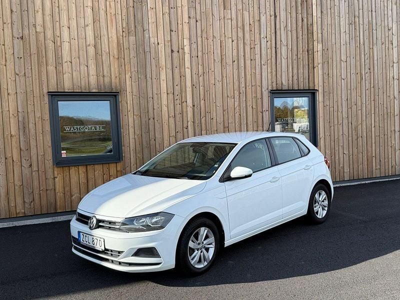 Vit Begagnad 2017 VW Polo Halvkombi | 89 500 kr (Marknadspris) - Bild 1/4
