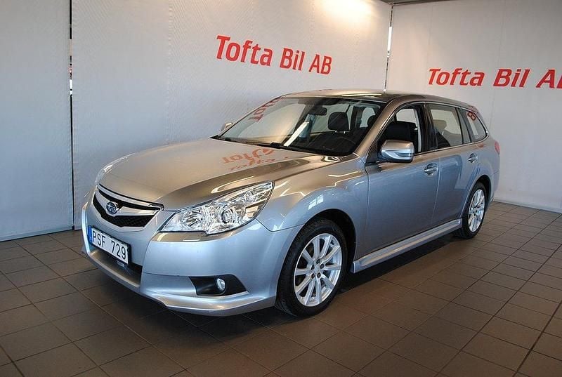 Silver Begagnad 2010 Subaru Legacy Kombi | 109 000 kr (Marknadspris) - Bild 1/4