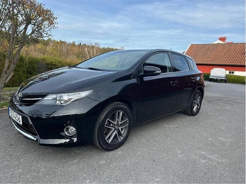 Svart Begagnad 2015 Toyota Auris Edition Halvkombi | 139 000 kr (Bra pris) - Bild 1/4