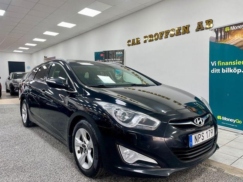 Svart Begagnad 2015 Hyundai i40 Kombi | 74 900 kr (Marknadspris) - Bild 1/4