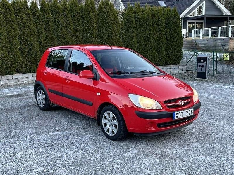 Röd Begagnad 2005 Hyundai Getz Halvkombi | 19 900 kr (Marknadspris) - Bild 1/4