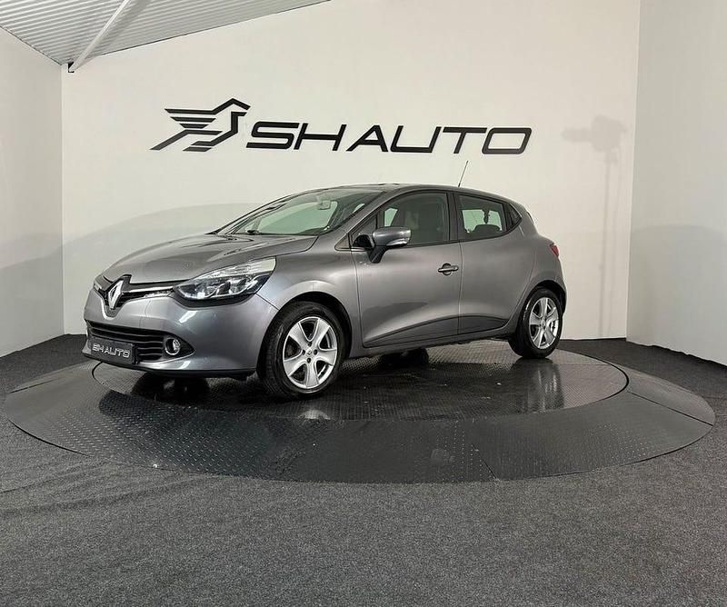 Grå Begagnad 2013 Renault Clio IV Halvkombi | 59 900 kr (Lite dyr) - Bild 1/4