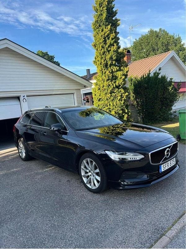 Svart Begagnad 2019 Volvo V90 Momentum Kombi | 175 000 kr (Marknadspris) - Bild 1/4