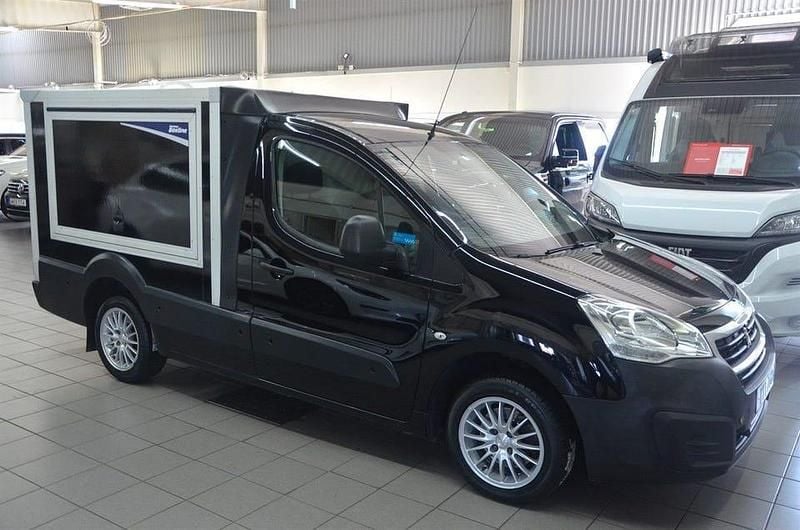 Svart Begagnad 2017 Peugeot Partner Minibuss | 129 900 kr (Dyr) - Bild 1/4