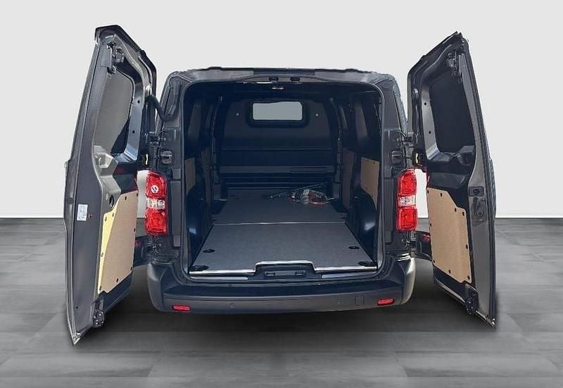 Begagnad Toyota Proace Comfort 100 kW (137 HK) 2024 Grå Minibuss