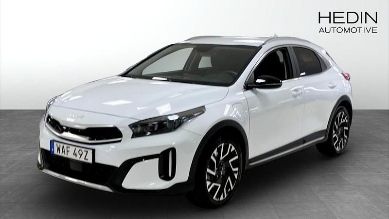 Vit (white) Begagnad 2023 Kia XCeed Advance SUV | 259 900 kr (Bra pris) - Bild 1/4