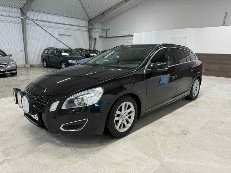 Begagnad Volvo V60 Momentum 150 HK (110 kW) 2011 Svart Kombi