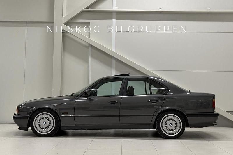 Begagnad BMW M5 Shadowline 316 HK (232 kW) 1990 Mörkgrå Sedan