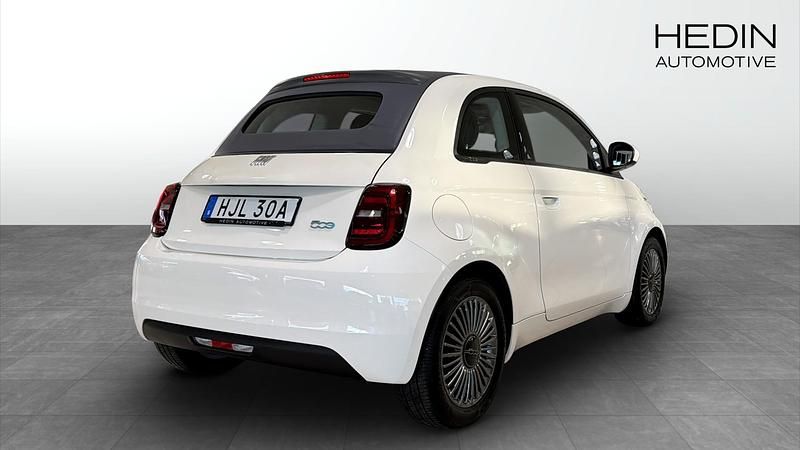 Begagnad Fiat 500e Icon 86 kW (118 HK) 2022 Vit Cab