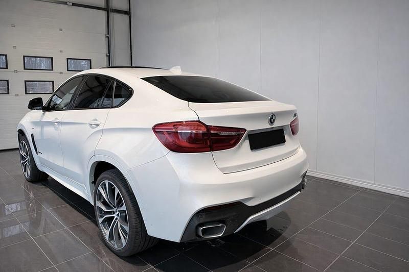 Begagnad BMW X6 M Sport 313 HK (230 kW) 2019 Pärlvit met/mineral vit met. SUV