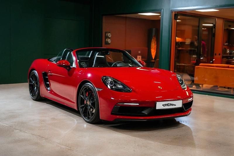 Röd Begagnad 2018 Porsche 718 Boxster Cab | 739 900 kr (Marknadspris) - Bild 1/4