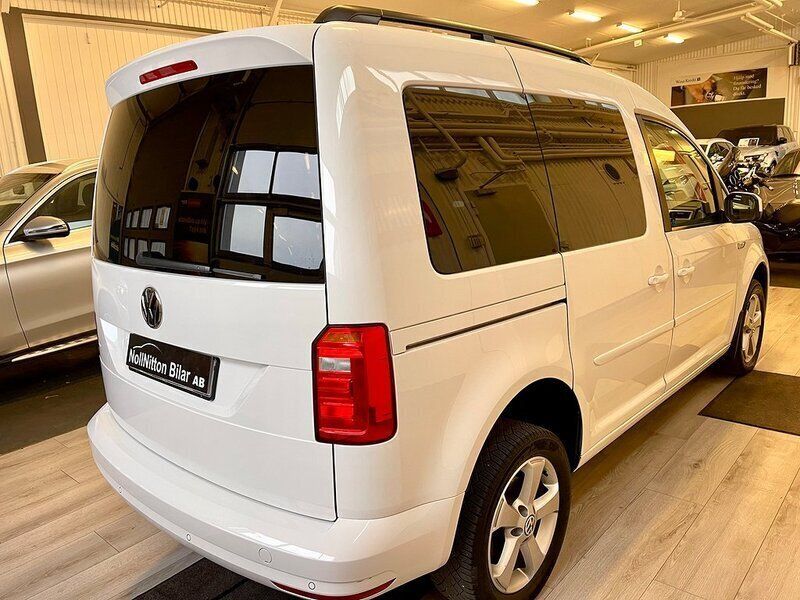 Begagnad VW Caddy Life 150 HK (110 kW) 2018 Vit Minibuss