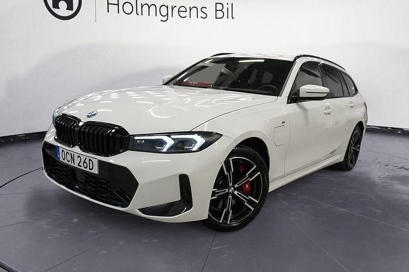 Alpinvit Begagnad 2025 BMW 330 M Sport Kombi | 569 900 kr - Bild 1/4
